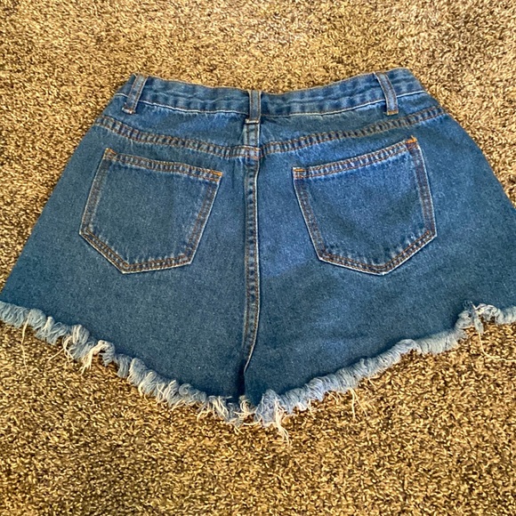 Cute dark wash shorts - Picture 2 of 4